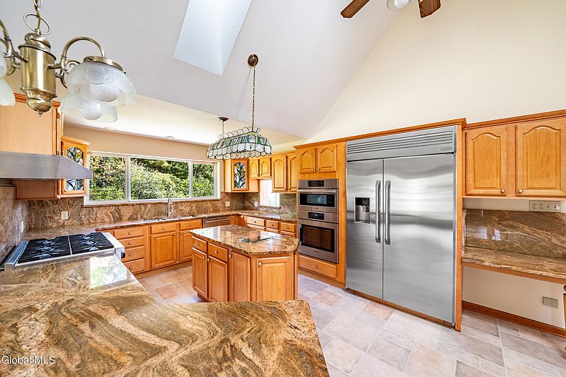 5th image of 364 Settles Hill Road