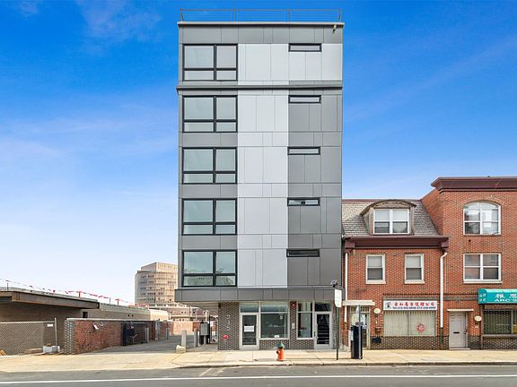 3rd image of 215 N 9th St #601