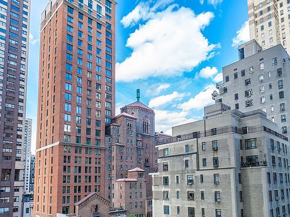 4th image of 30 W 63rd St APT 8V