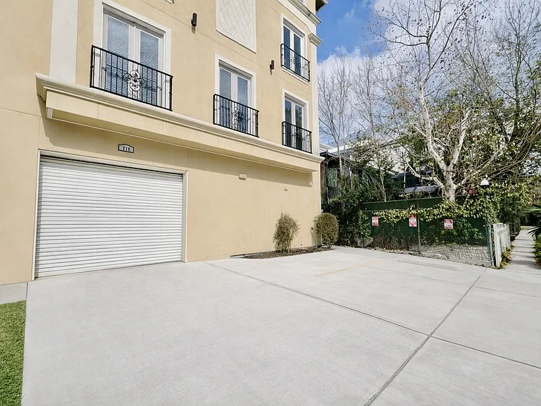 314 W Bell St #201 — Photo 4