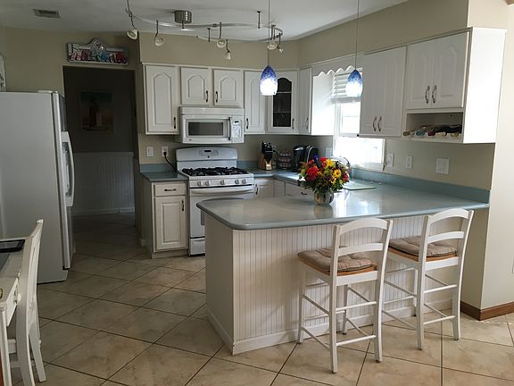 4th image of 160 Harriot Dr
