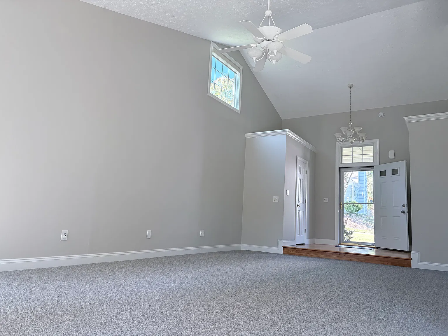 2 bed, 2.5 bath, 1300 sqft, $2,300 — Photo 3