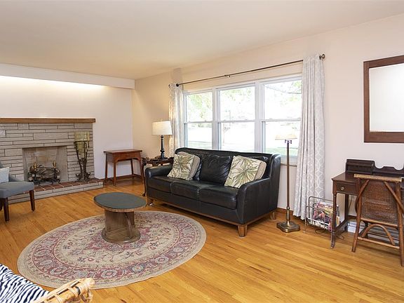 3rd image of 3054 Lindsey Dr