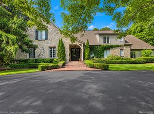 1395 Country Club Rd, Bloomfield Hills, MI 48304