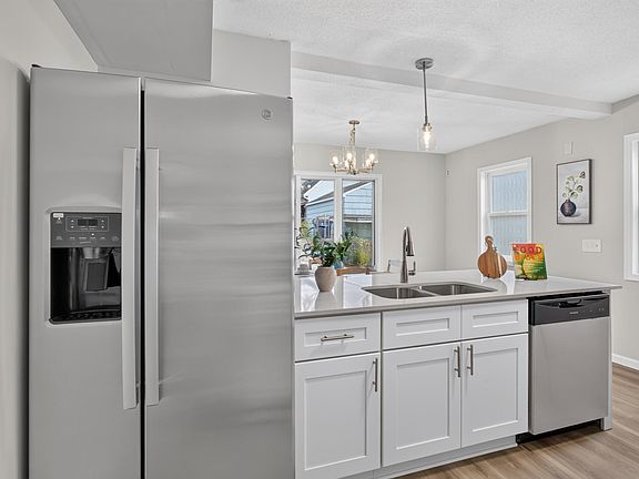 2nd image of 5049 4th St NE