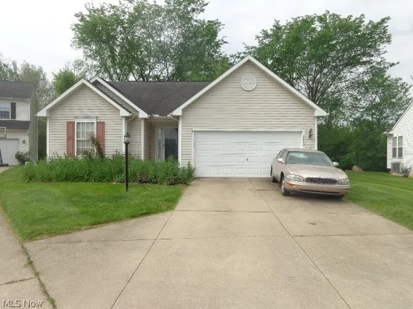 8489 Antlers Trl, North Ridgeville, OH 44039