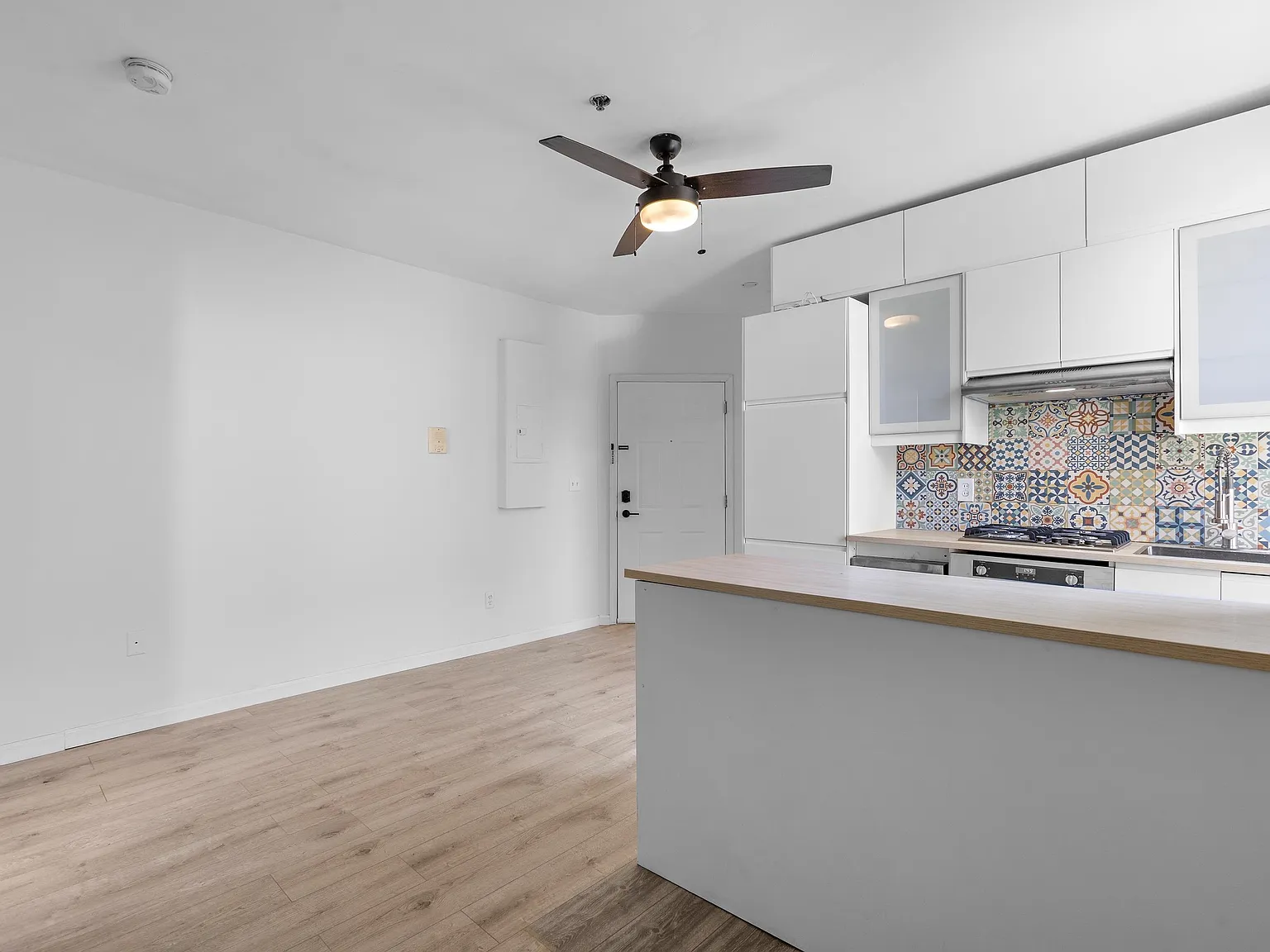 2 bed, 1.0 bath, 537 sqft, $3,350 — Photo 3