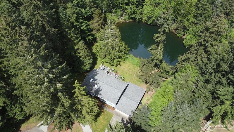 3rd image of 7733 Redstart Drive SE
