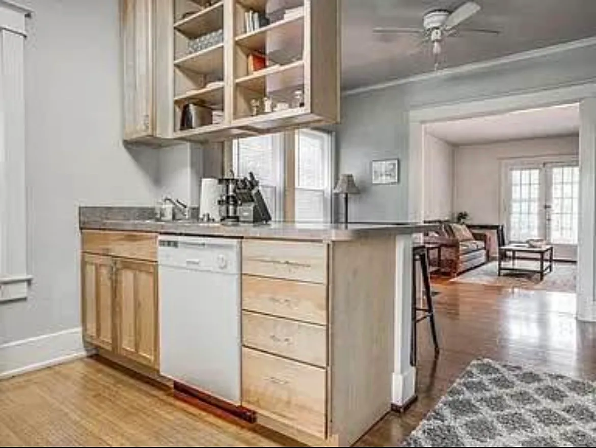 1 bed, 700 sqft, $1,200 — Photo 4