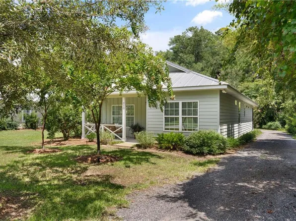 310 2nd St E, Darien, GA 31305