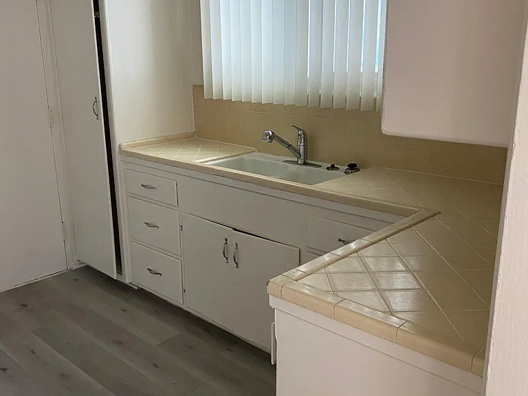 444 Landfair Ave #1/2 — Photo 8