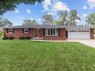 1014 Aldrin St, De Pere, WI 54115