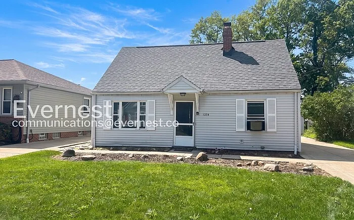 3 bed, 1.0 bath, 1080 sqft, $1,950 — Photo 1