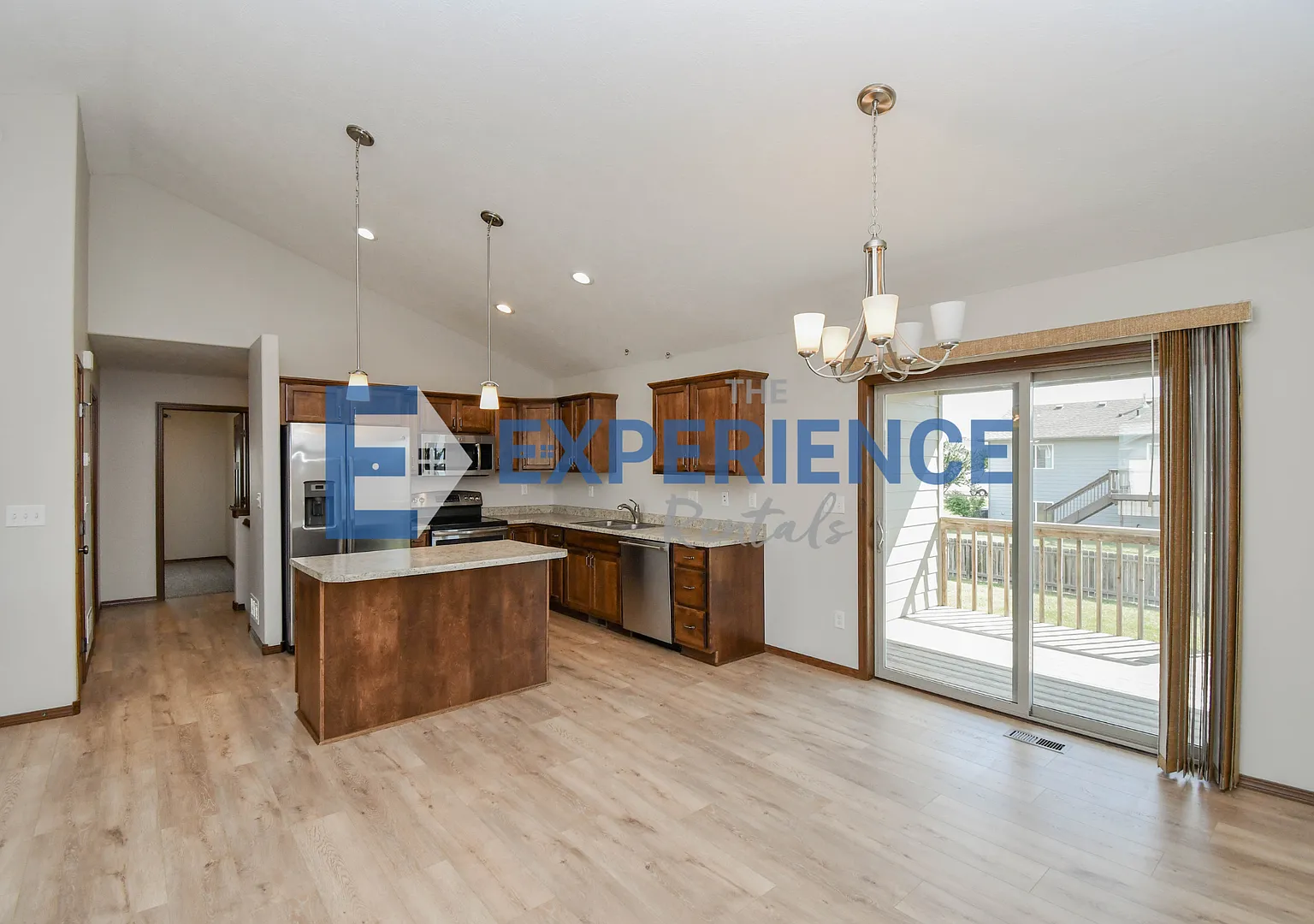 Open Floor Plan - 4 Bedroom, 3 Bath, Triple Garage! — Photo 3