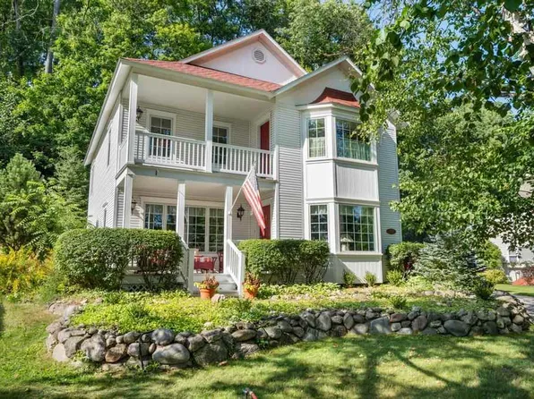 519 E 3rd St, Harbor Springs, MI 49740