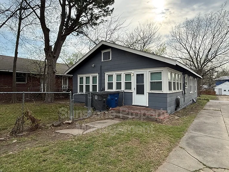 223 S Evanston Ave — Photo 19