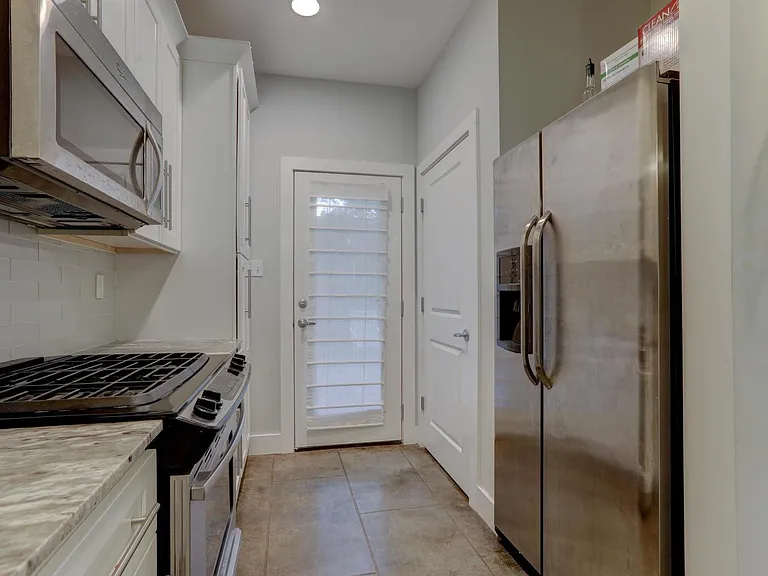 204 Highland Oaks Ln #204 — Photo 7