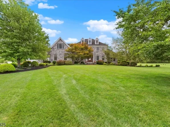 2 Scenic Hills Ct, Montgomery Twp., NJ 08502