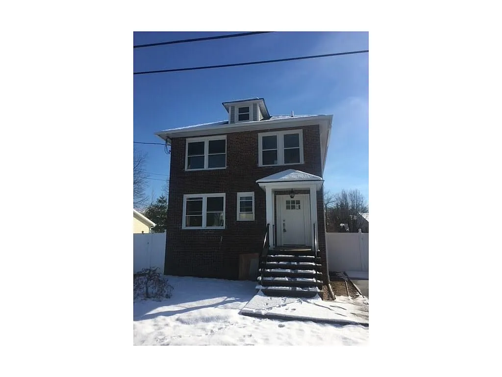 62 Fern St photo 1