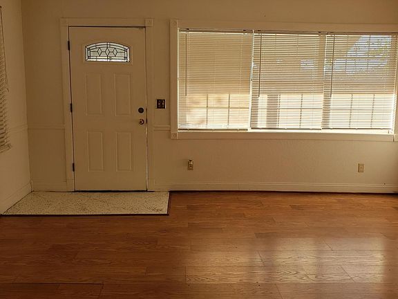 3rd image of 1113 Melson Ave