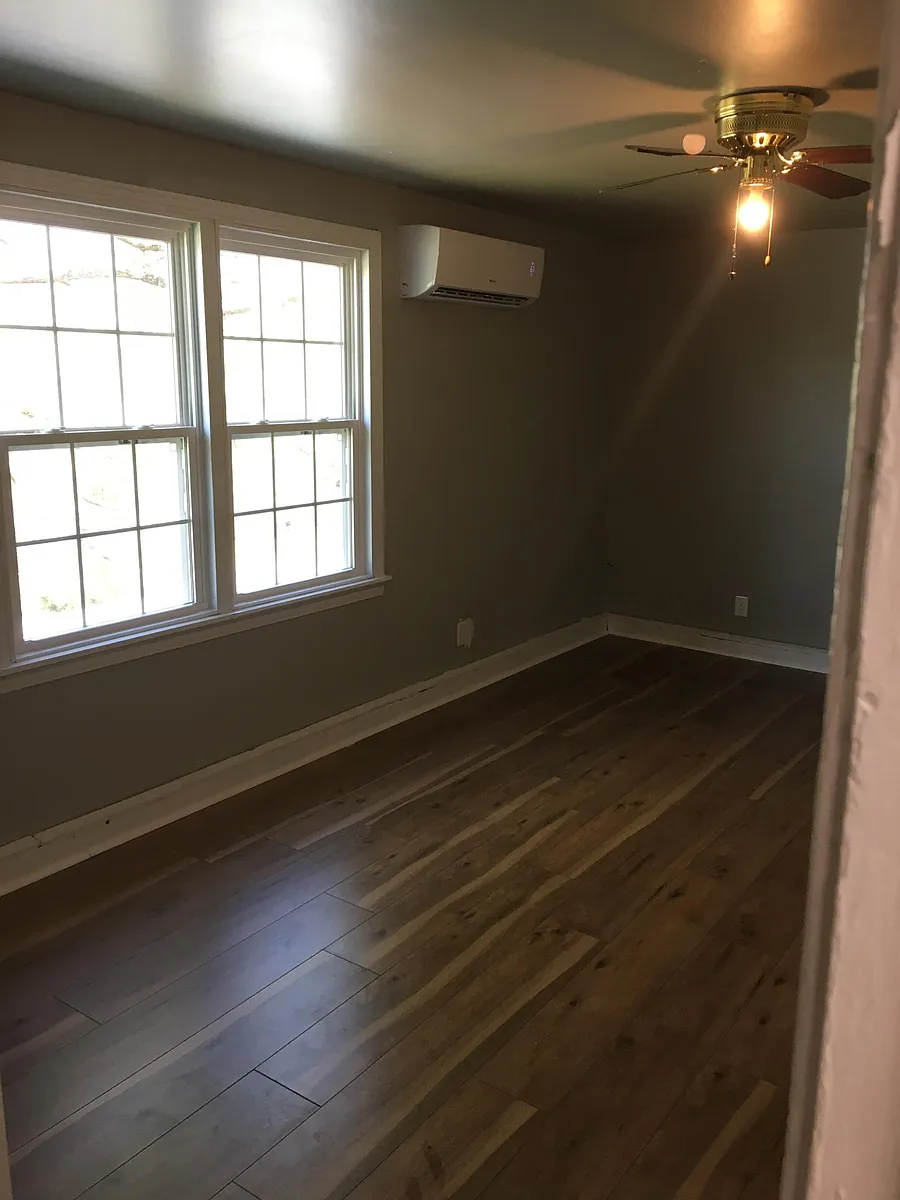 Building Photo - 213 S 16th St #4