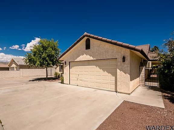 4th image of 685 Lilac Ln