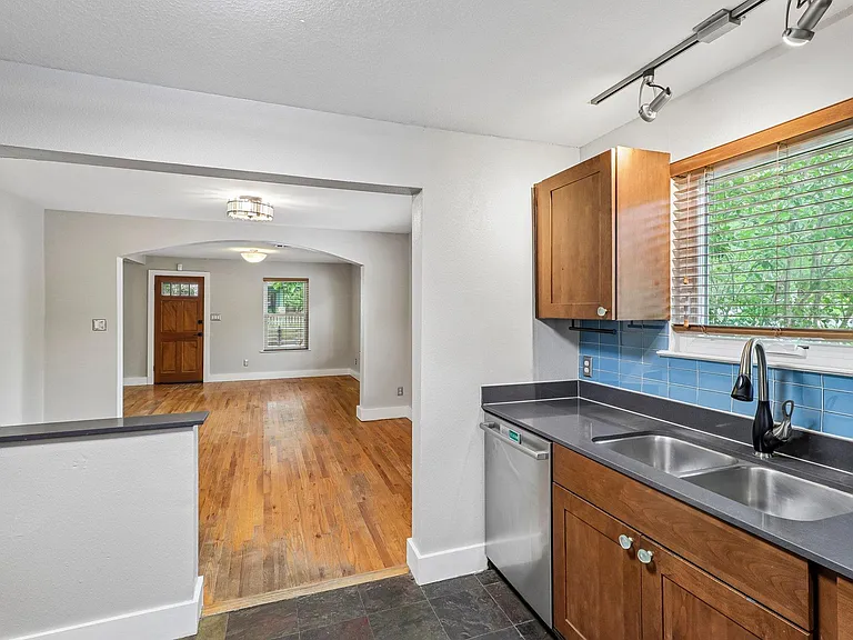4315 Bellvue Ave — Photo 13