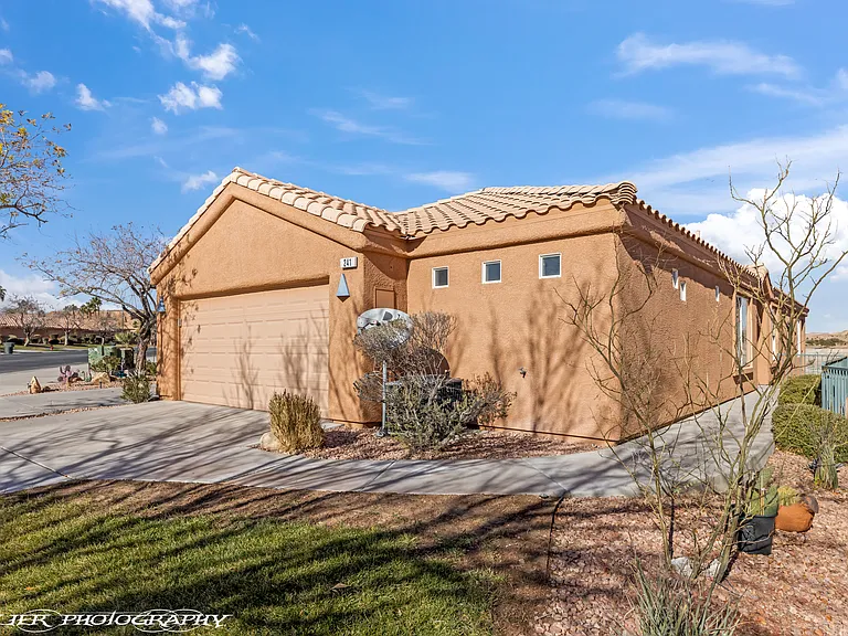 241 Palmer Ln — Photo 29
