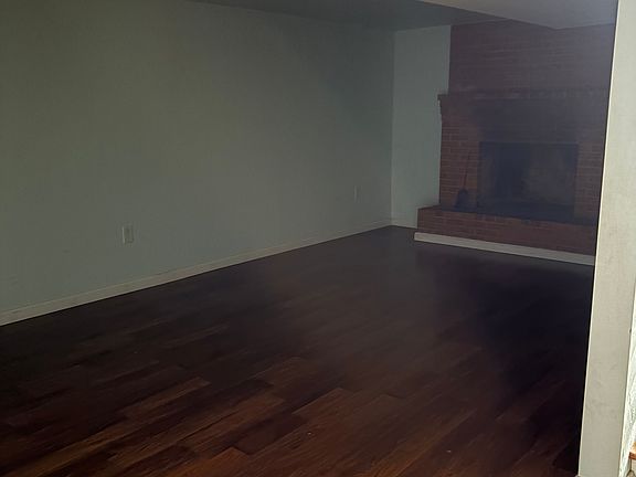 3rd image of 1028 Grove Ln