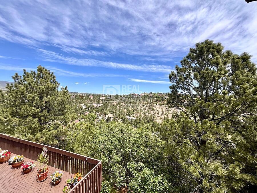 1st image of 826 Pebblewood Dr