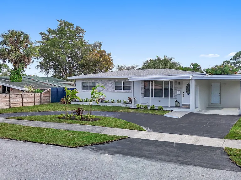 3160 SW 20th Ct — Photo 2