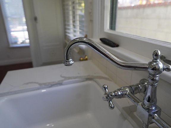 4th image of 5021 Cahuenga Blvd #5021