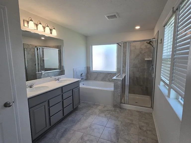 25223 Sierra Manor Ct — Photo 12