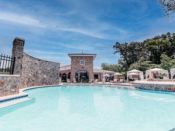 3rd image of 8000 River Pointe Dr APT 9A13