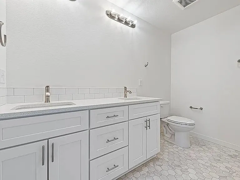 1130 Greenfield Dr #1130 — Photo 6