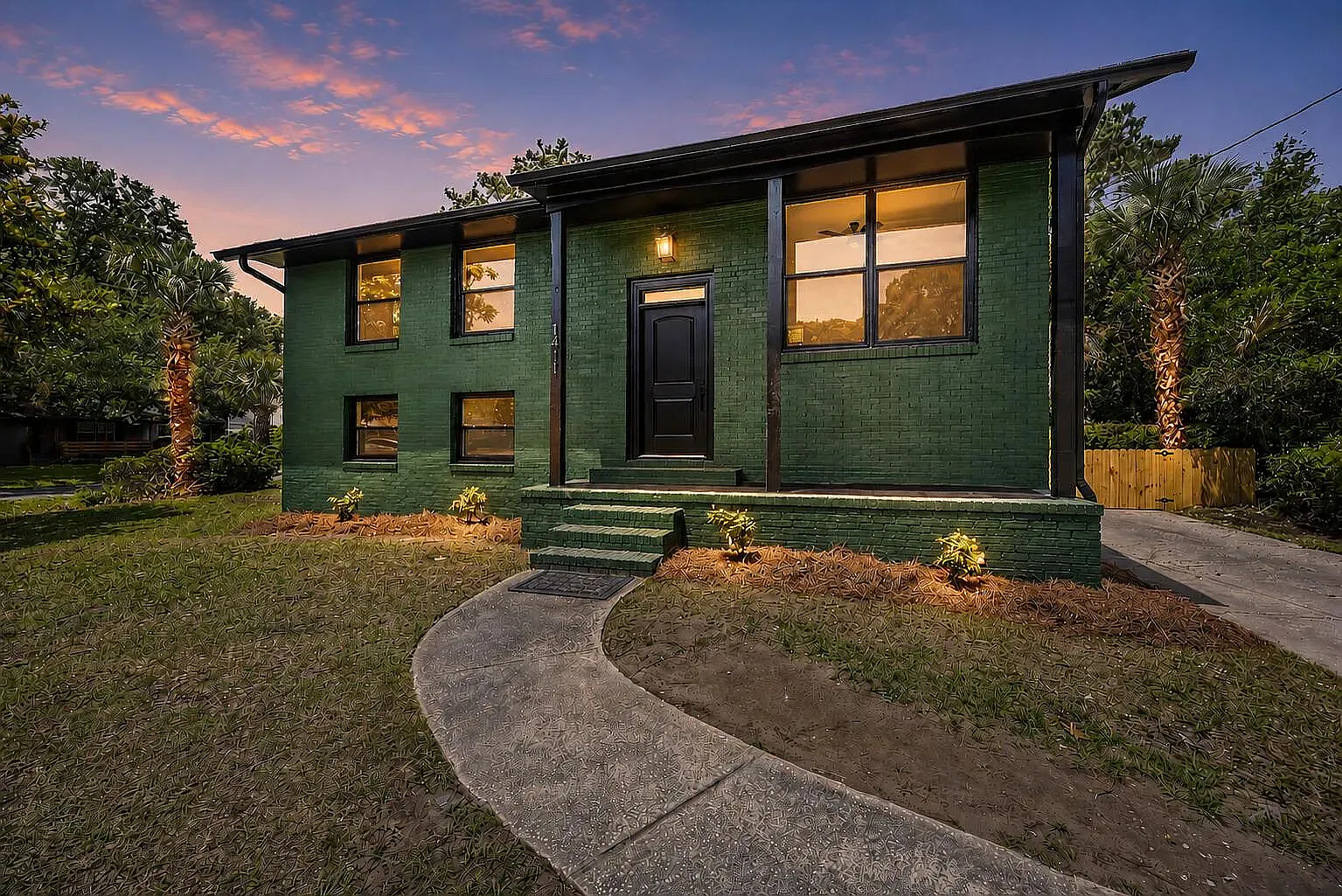 5 bed, 1900 sqft, $4,000 — Photo 1