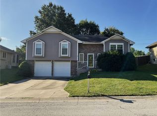 1208 NE Hunters Rd, Blue Springs, MO 64014