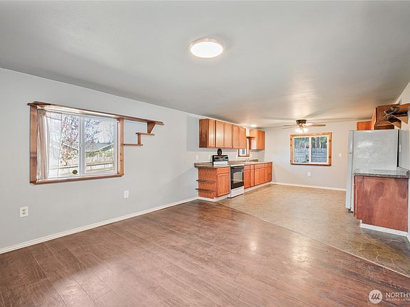 3rd image of 302 Studebaker Road