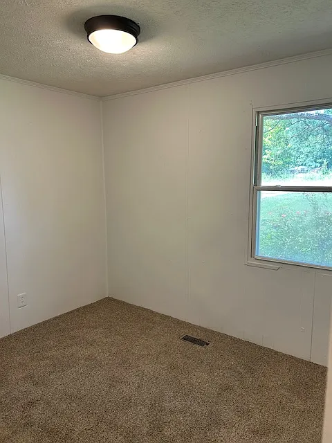3 bed, 1008 sqft, $1,000 — Photo 2