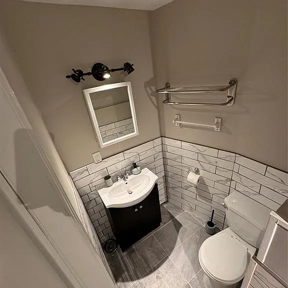 600 Park St W #3 — Photo 3