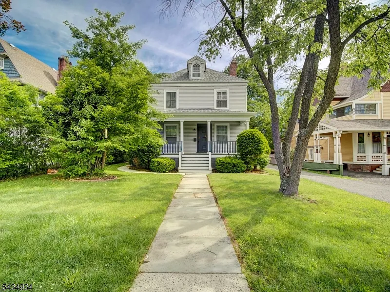 3 bed, 2.0 bath, $3,800 — Photo 2