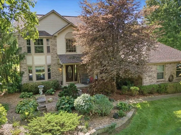 7890 Windhaven Ln, Brighton, MI 48114