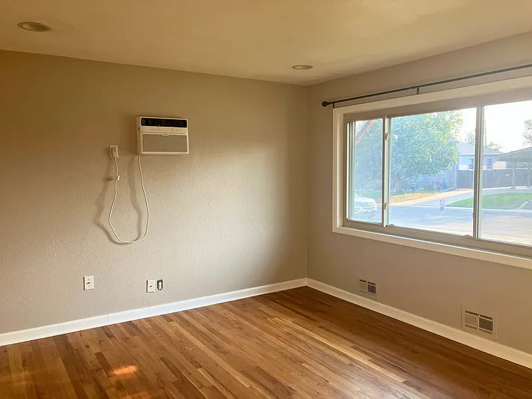 7700 King St — Photo 3