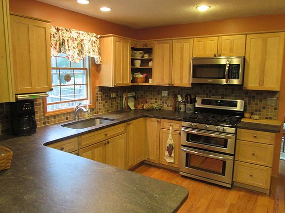 2nd image of 211 Van Keuren Ave
