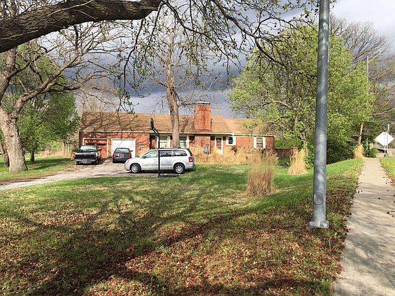 2nd image of 800 E 99th St