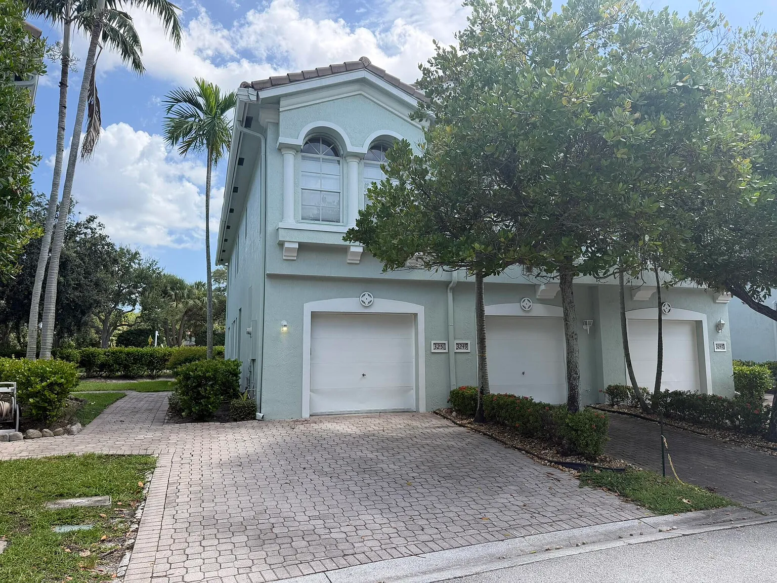 3 bed, 2.5 bath, 1482 sqft, $3,000 — Photo 2