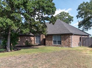 709 Summerglen Dr, College Station, TX 77840