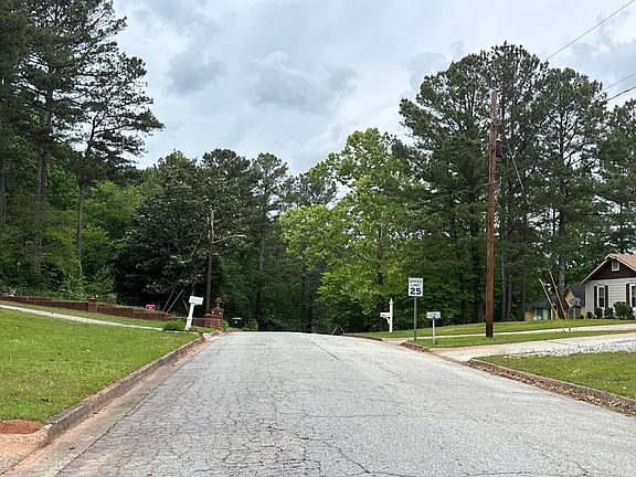 5th image of 7768 Chase Woods Dr