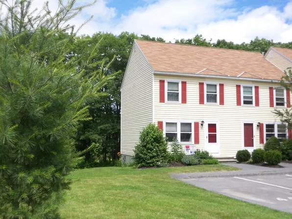 44 Powder Mill Dr, Kennebunk, ME 04043