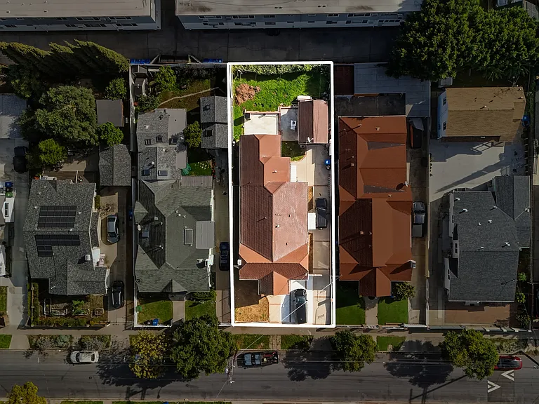 1174 N Alexandria Ave — Photo 16